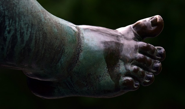 El Tırnakları Ayak Tırnaklarından Kaç Kat Daha Hızlı Uzar?