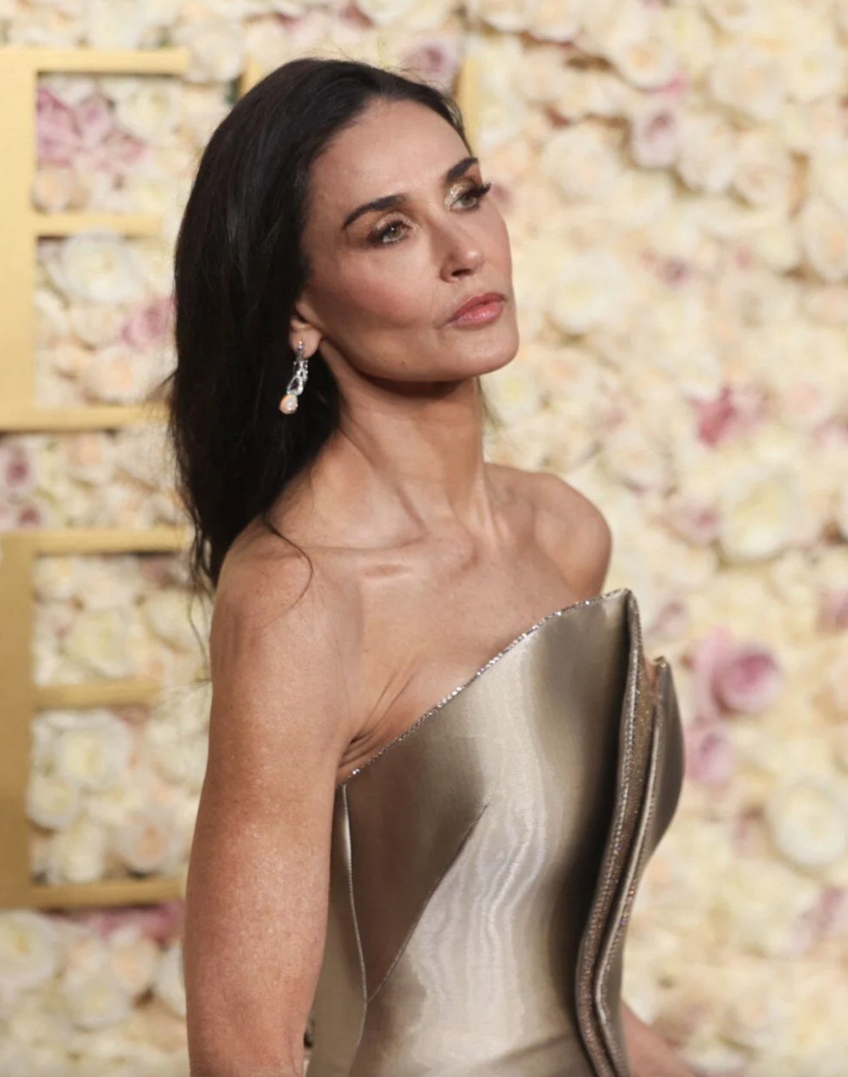 45 yillik oyunculuk kariyerinde demi moore ilk kez odul kazandi 0 KrdndclU