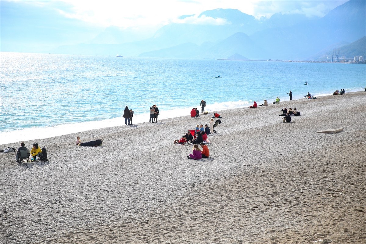 antalya sahilleri yeni yilin ilk haftasinda da dolu 3 Sl2AIjdV