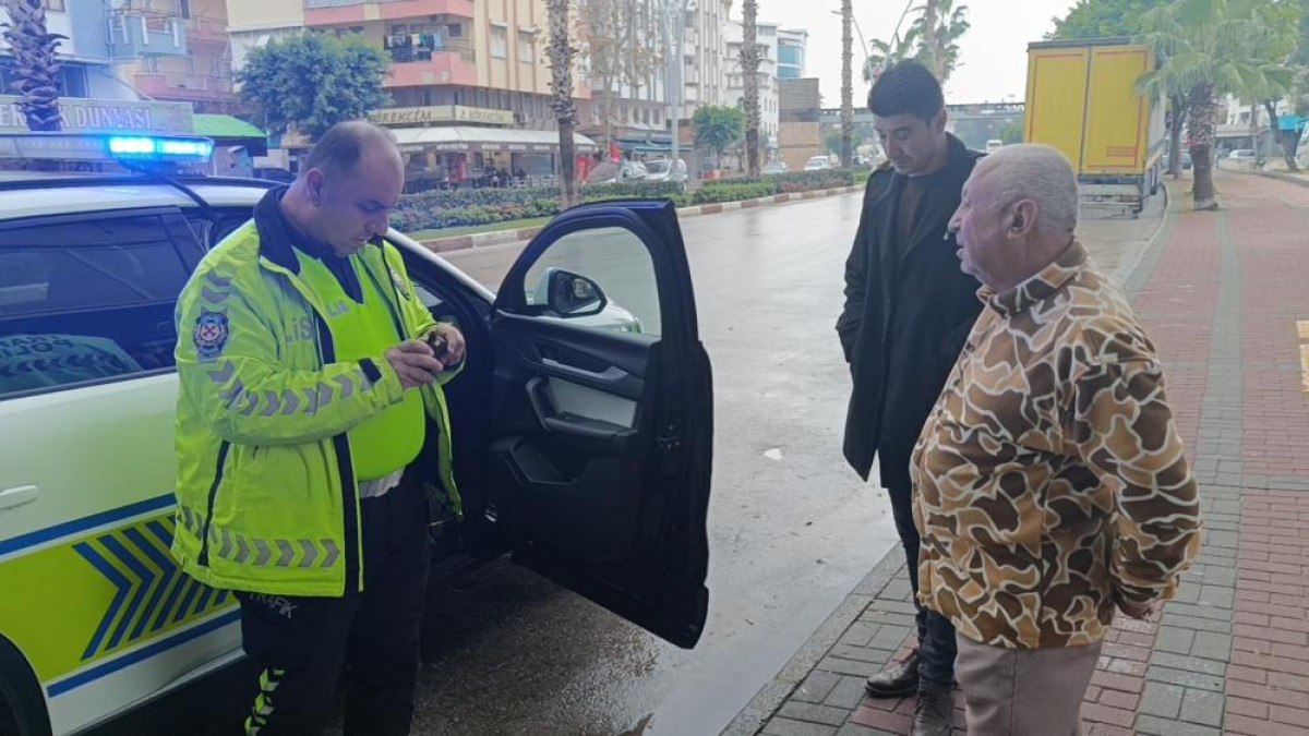 antalyada polis kazazedeleri atm basinda pazarlik yaparken buldu 2 47ZUjf6F