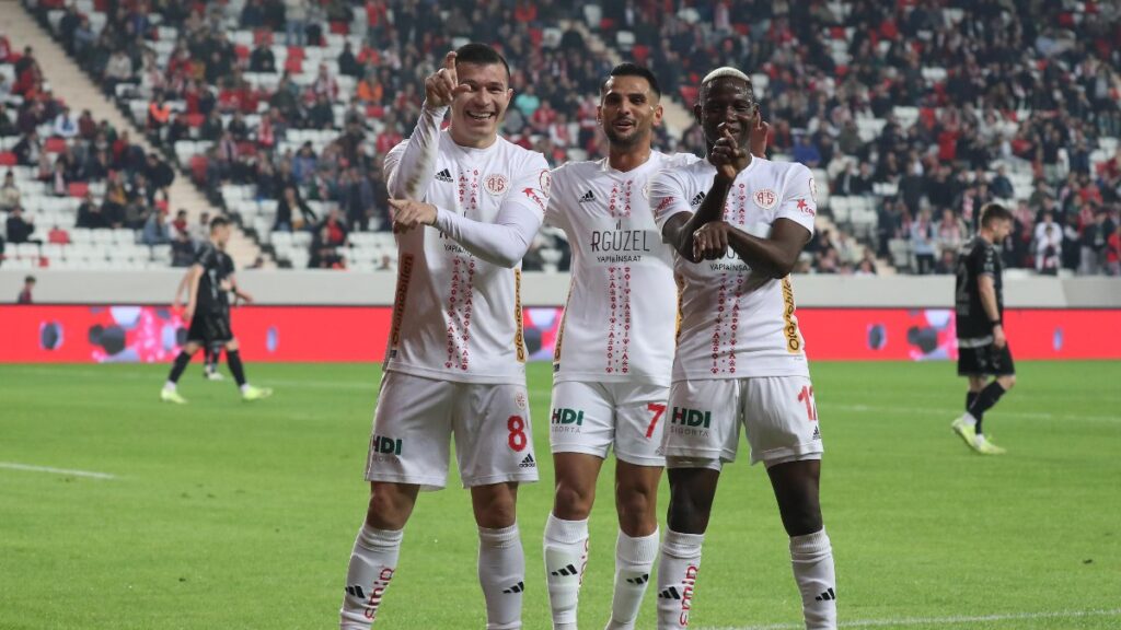 antalyaspor kupada kocaelisporu 3 golle gecti 5K5nYcrZ