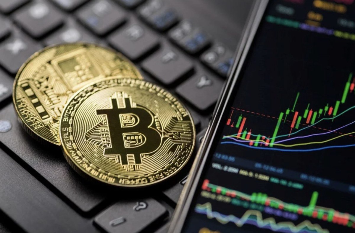 bitcoinde kalici enflasyon endisesi 696 milyon dolar buhar oldu 2 TtpLP1UX