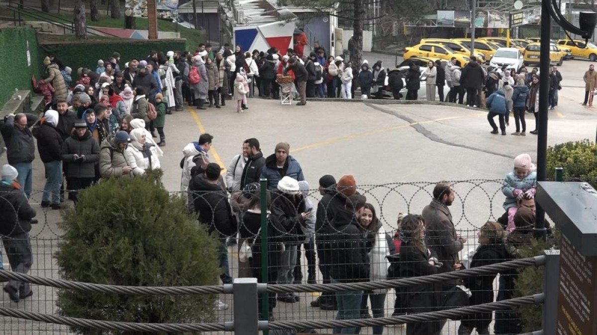 bursada uludaga cikmak isteyenler metrelerce kuyruk olusturdu 0 qAhTyZfr