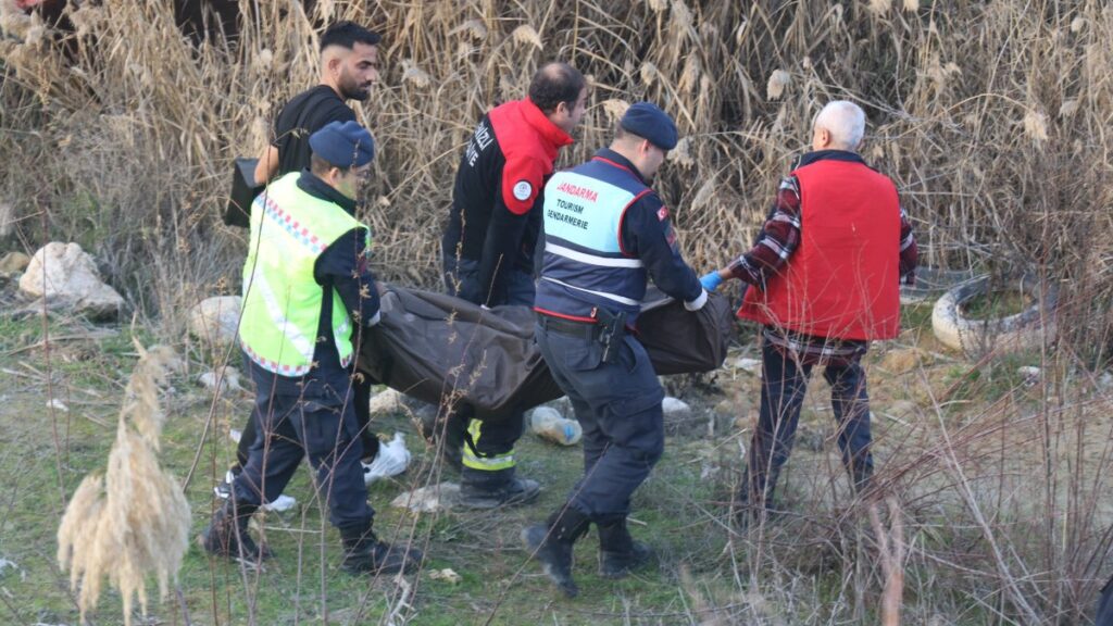 denizlide traktor dere yatagina dustu dede oldu torunu kurtuldu dy1HqFqR