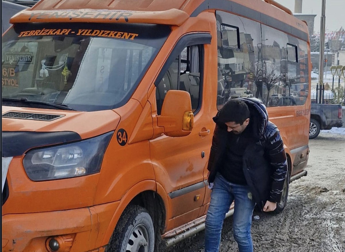 erzurumda minibusunde sosyal medya kullanmayi yasakladi 0 gq71CLCd