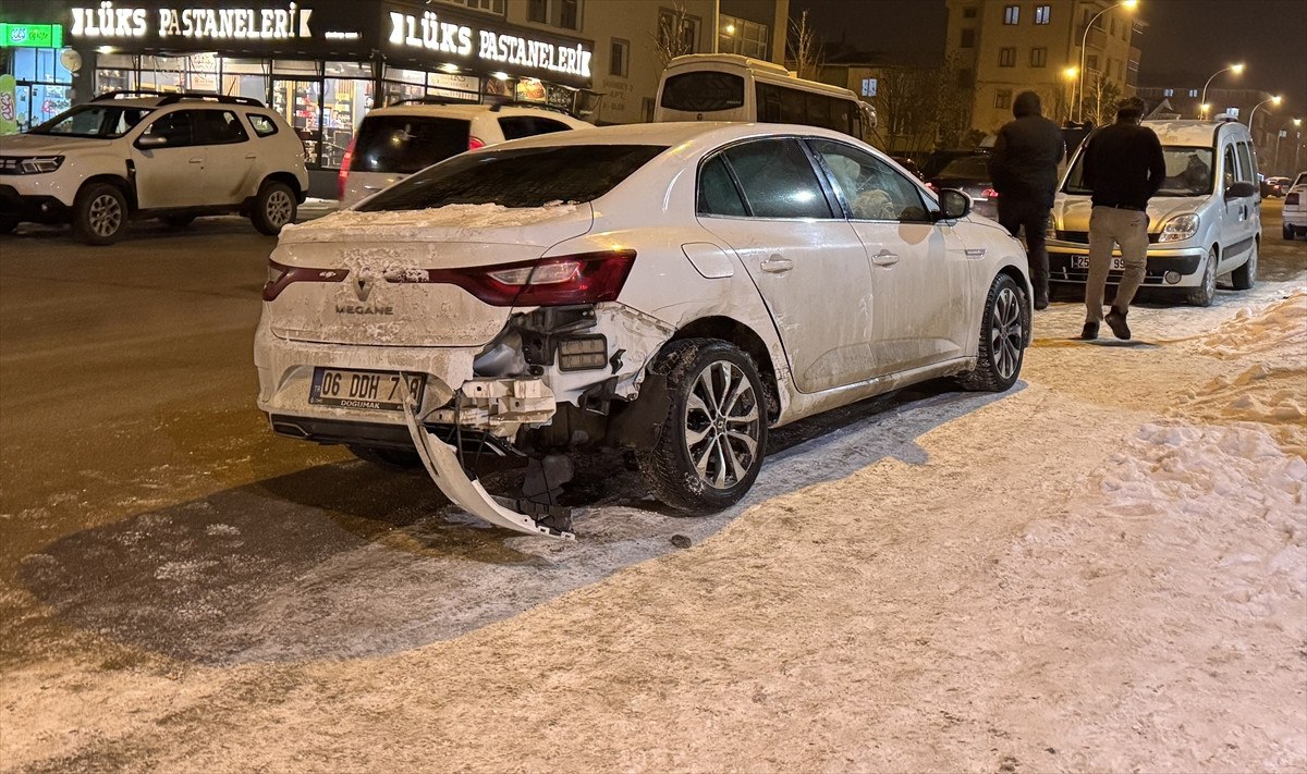 erzurumda zincirleme kazada 4 kisi yaralandi 0