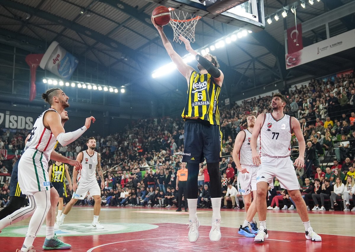 fenerbahce karsiyakayi devirdi 1 zPKyYKfu