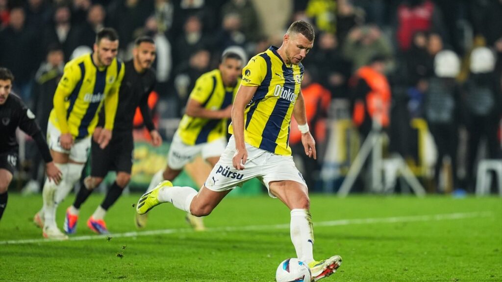 fenerbahcede edin dzeko penalti kacirdi 7YZ932Xt