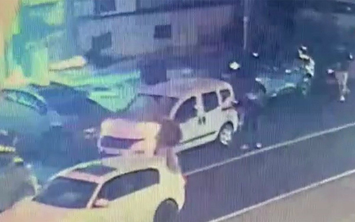 İstanbul Bayrampaşa'da dönerci önünde iki grup birbirine girdi: 3 gözaltı 1 istanbul bayrampasada donerci onunde iki grup birbirine girdi 3 gozalti 0 8IzFtzQp