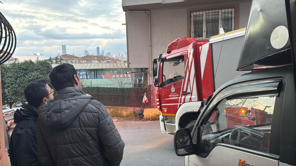 istanbulda camasir makinesi kapiyi kapatinca yardima itfaiye kostu 2