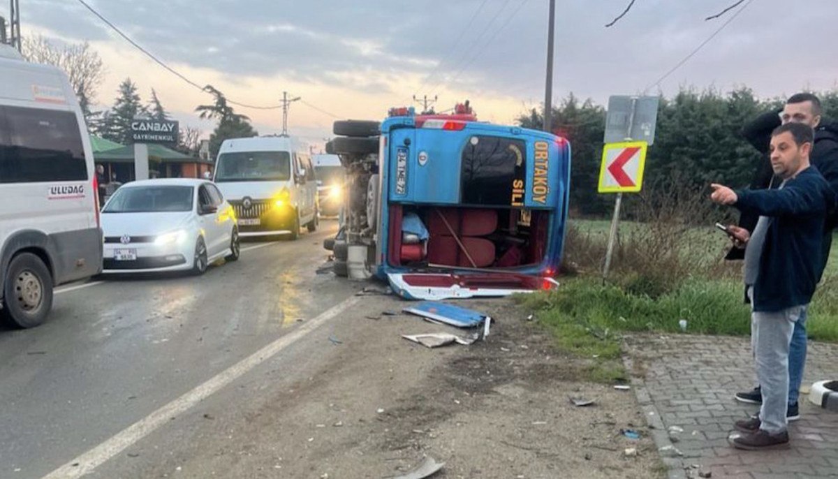 istanbulda otomobille yolcu minibusu carpisti 10 yarali 1