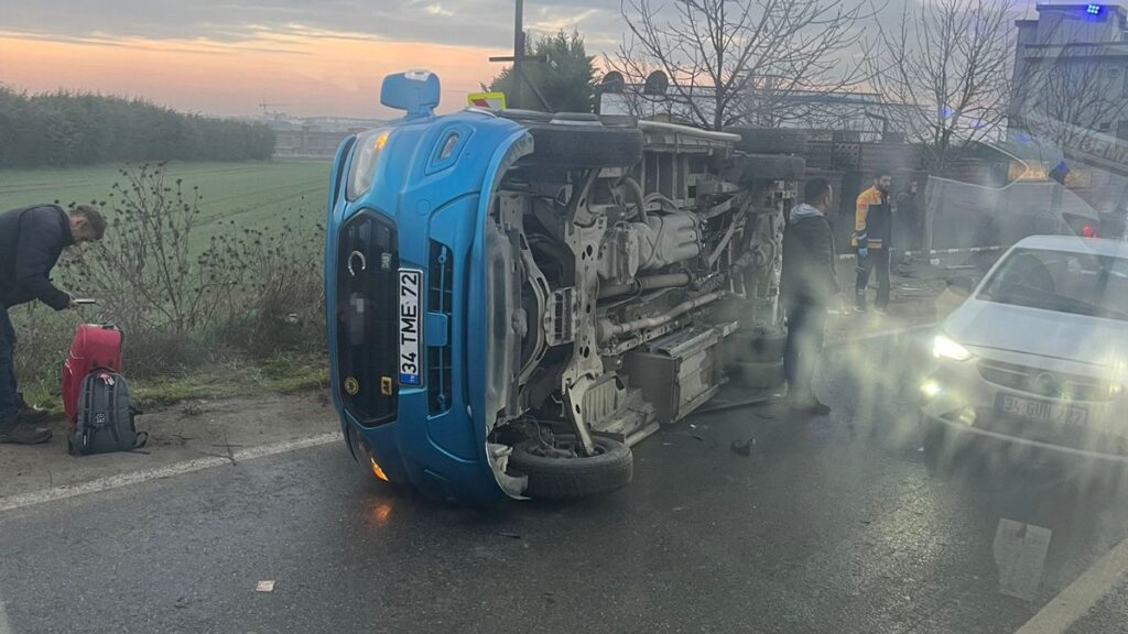 istanbulda otomobille yolcu minibusu carpisti 10 yarali jKPh4yjU