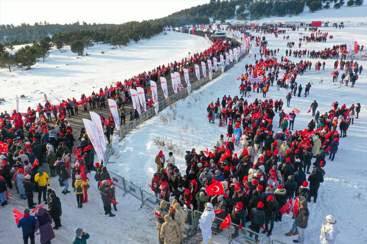 karsta sarikamis sehitleri icin yuruyus duzenlendi 0