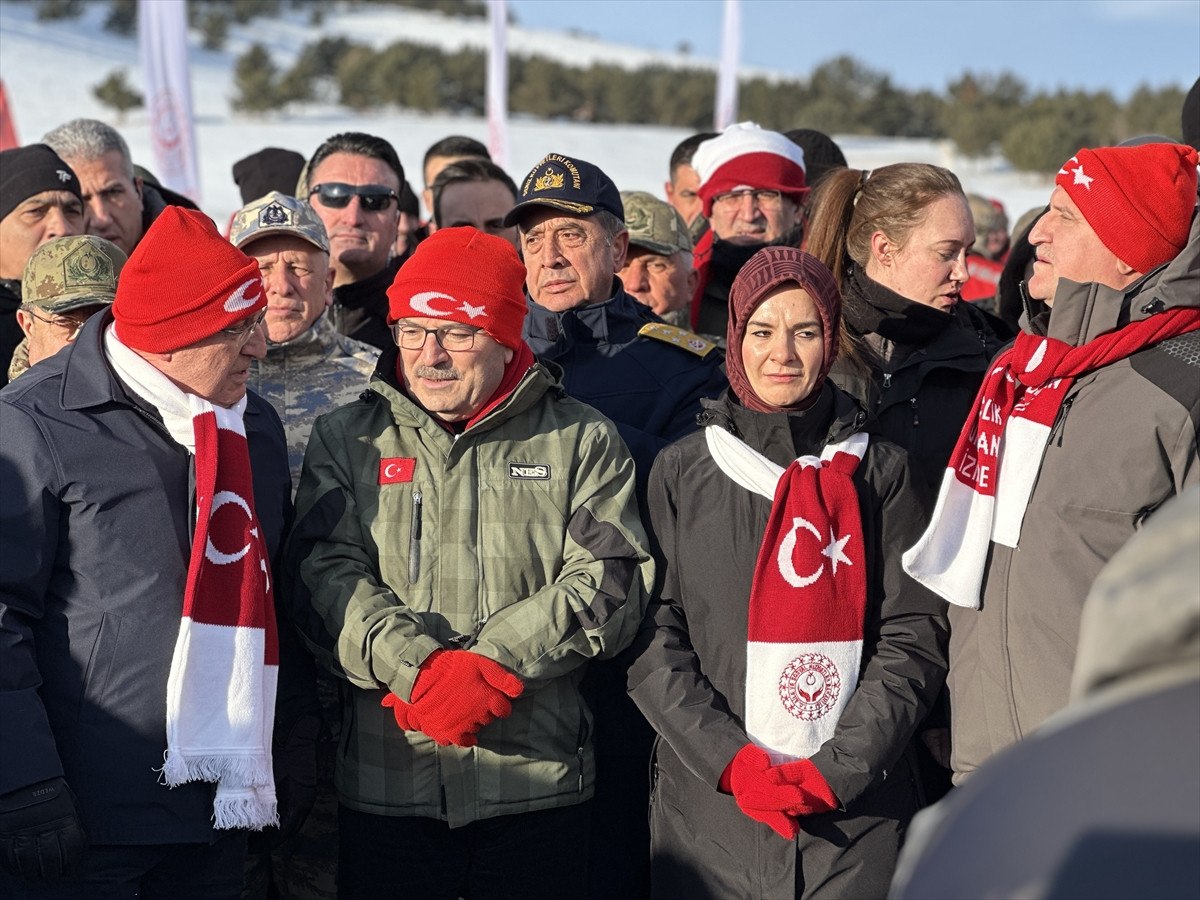 karsta sarikamis sehitleri icin yuruyus duzenlendi 6 PLFpB93W