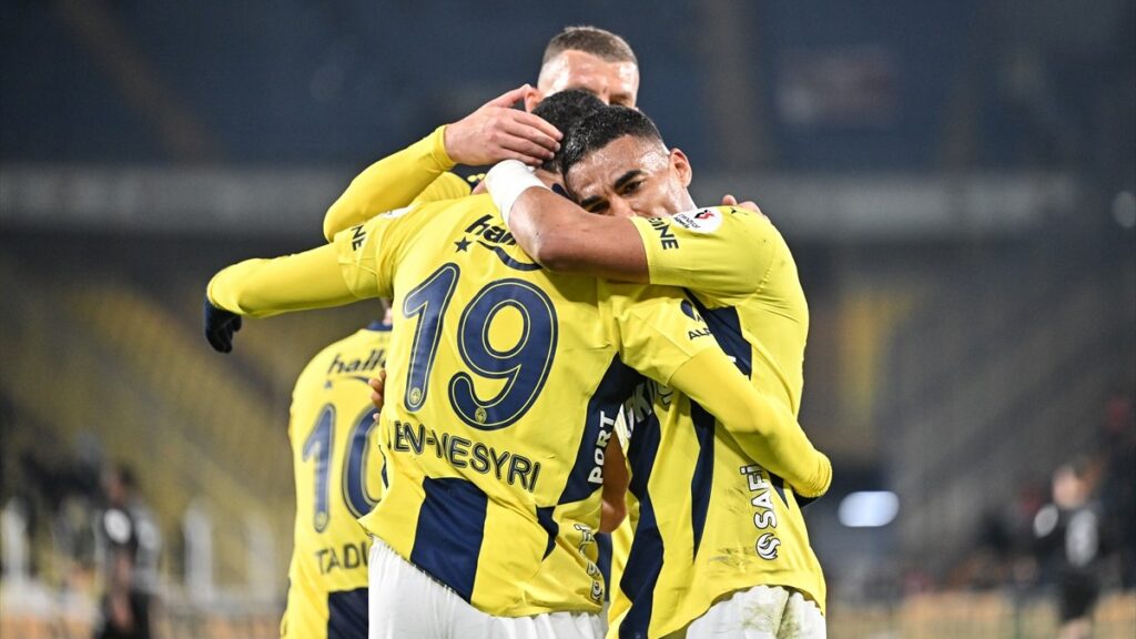 kasimpasa fenerbahce macinin ilk 11leri LBaBmWfE