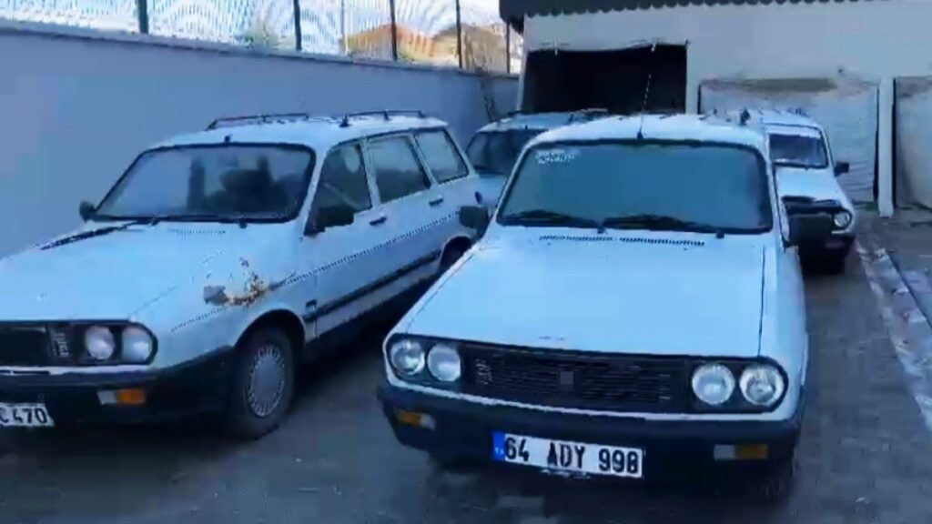 kutahyada caldiklari araclari change yaparak satan supheliler gozaltina alindi 1kdzV5xT