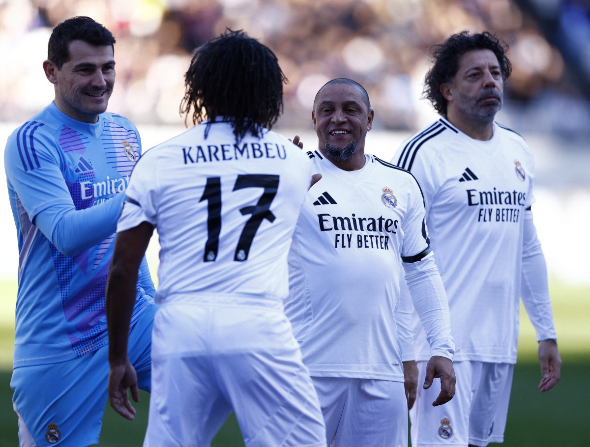 roberto carlos real madrid tesislerinde kalmaya basladi 1 rVIOrPNs