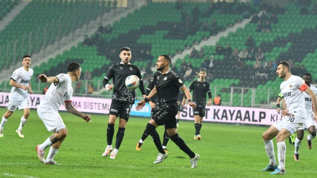 sakaryaspor ile genclerbirligi sessizligi bozamadi IyDkvksZ