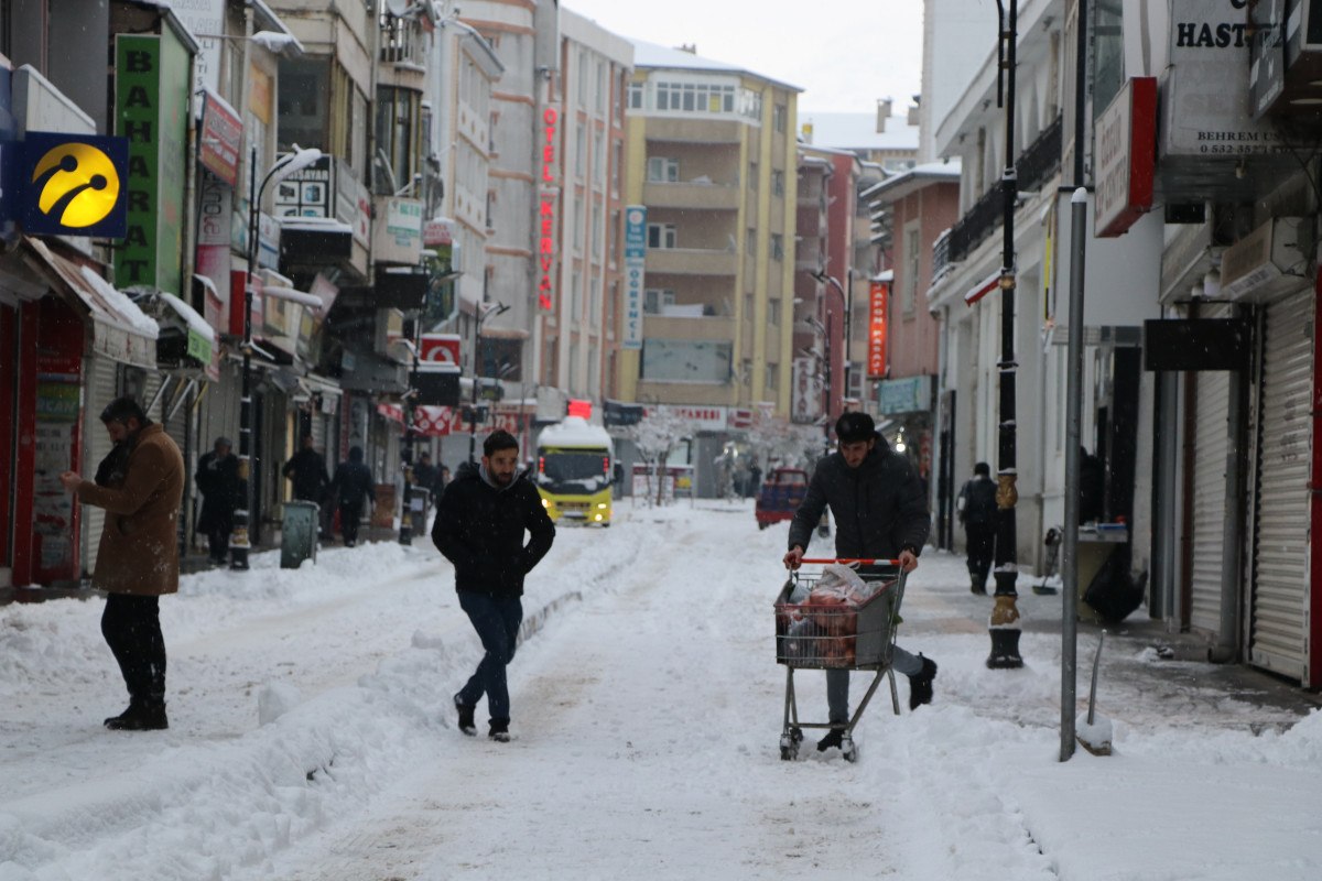 vanda 493 yerlesim yeri ulasima kapandi 1 8aUnRhSM