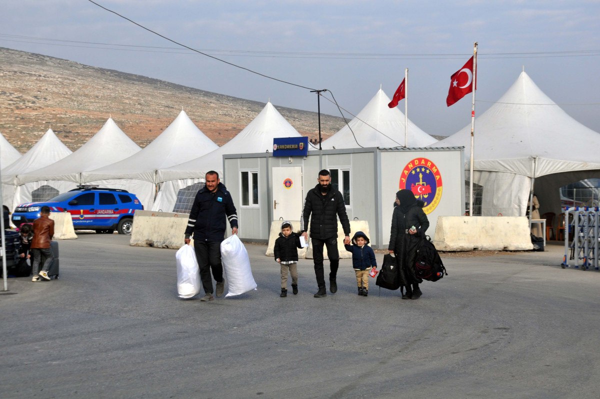 5 aylikken turkiyeye gelen suriyeli safa ulkesine geri dondu 4 YeFuzI3d