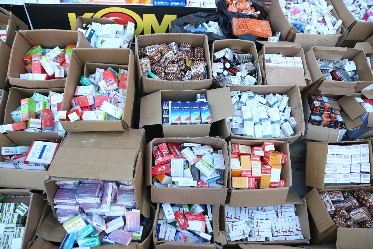 adanada receteyle ilac alip daha sonra satan baba ogul yakalandi 0 O8BQGeGB