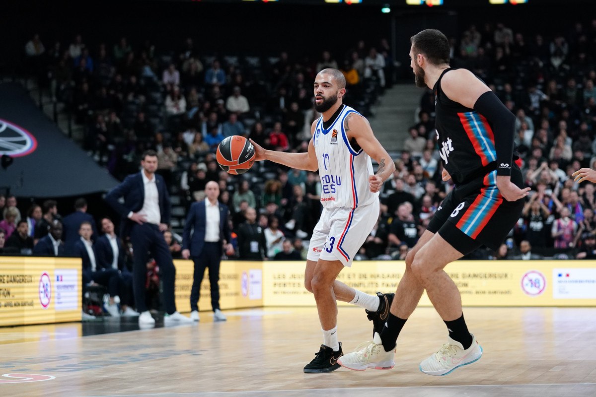 anadolu efes deplasmanda parise yenildi 0 6pJgPFl9