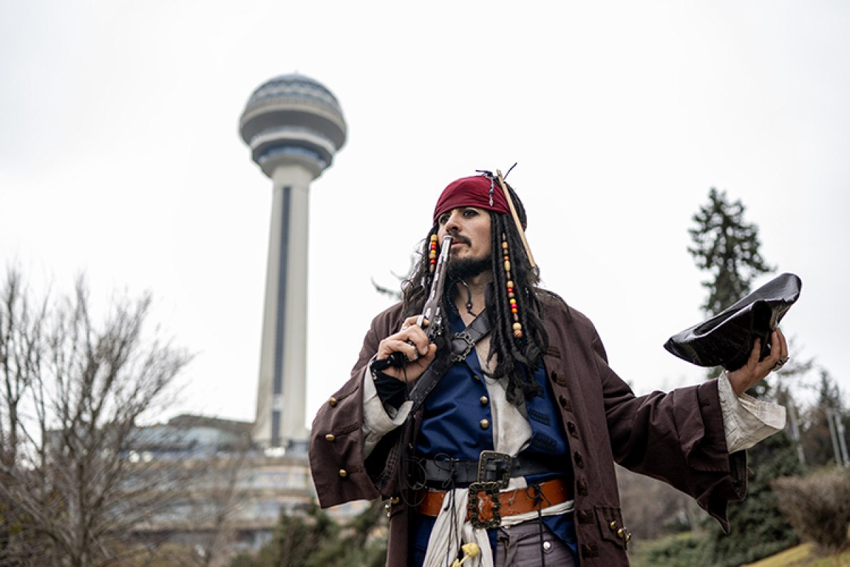 baskent sokaklarinda jack sparrow ruzgari 5 e352wvdO