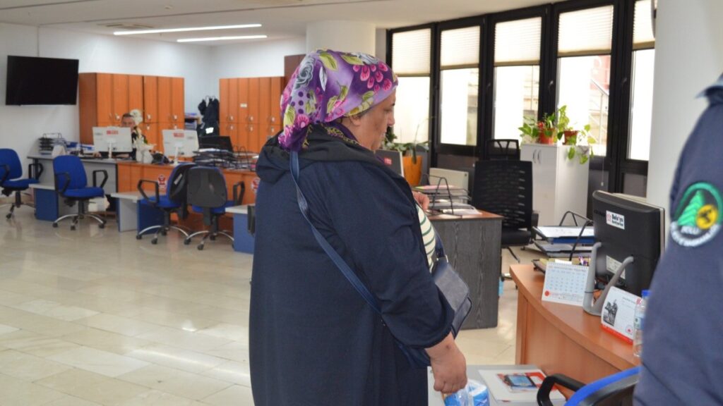 boluda 2 saatte bin 554 lira toplayan dilenciye sucustu IIXfuwKE