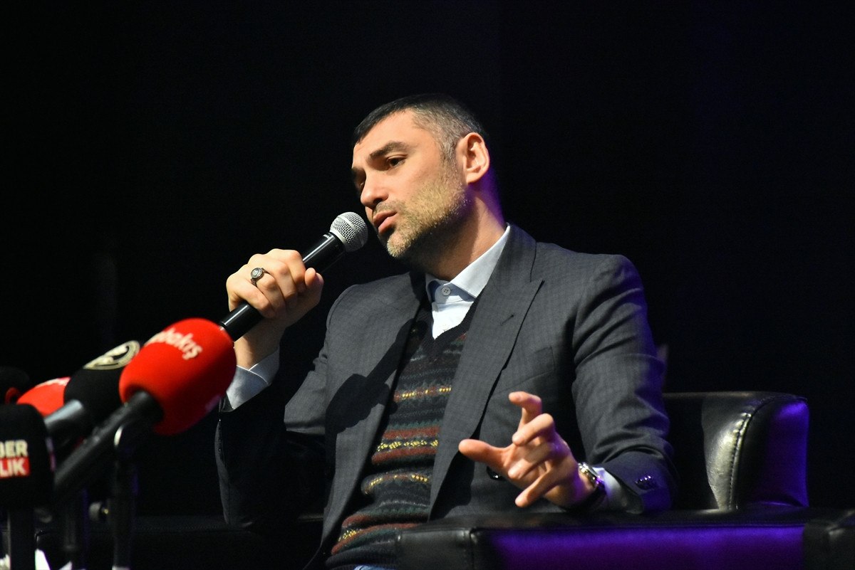 burak yilmaz 2010 2011 sampiyonun kim oldugunu biliyoruz 4 Iv9dIvHh