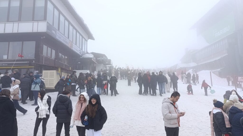 bursada uludag kayak merkezlerine ziyaretci akini HzTXhahu