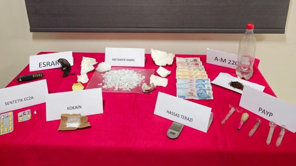 canakkalede arac icerisinde 2 milyon liralik uyusturucu yakalandi fGiIzLdi