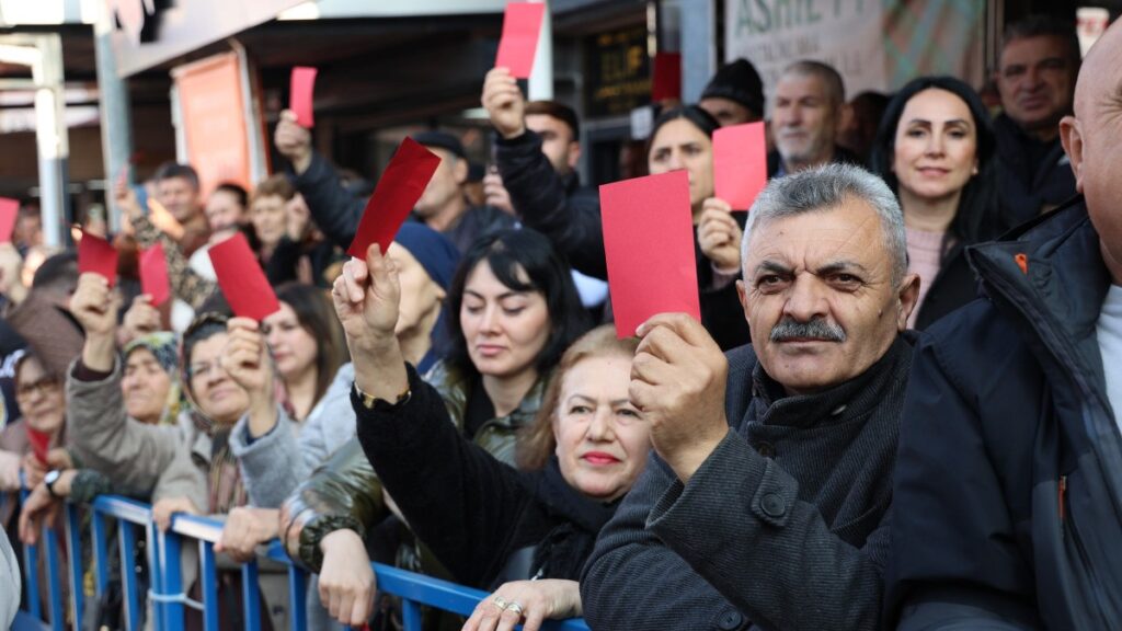 chp uyelerine kirmizi kart gosterebilecegi mesaj gonderdi h4Q2zeal