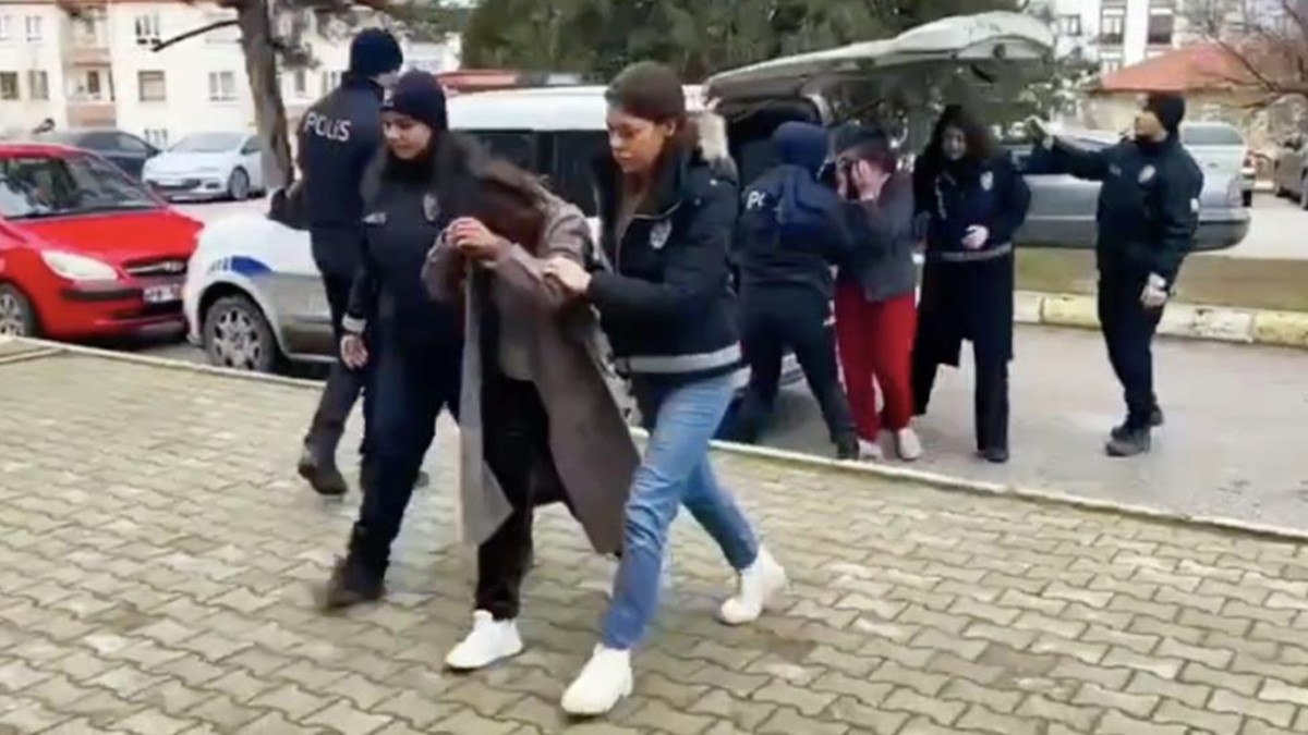 corumda kilik degistirerek onlarca hirsizlik yapan kadinlar yakalandi 2 WwOrhcb6