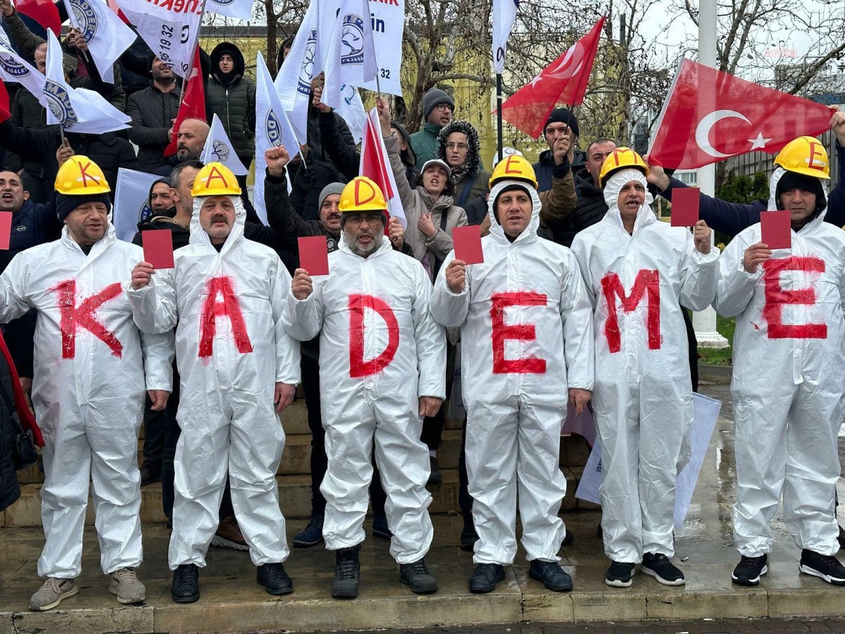 emeklilikte kademeye takilanlar istanbulda miting duzenledi 0 pwMJMRsQ