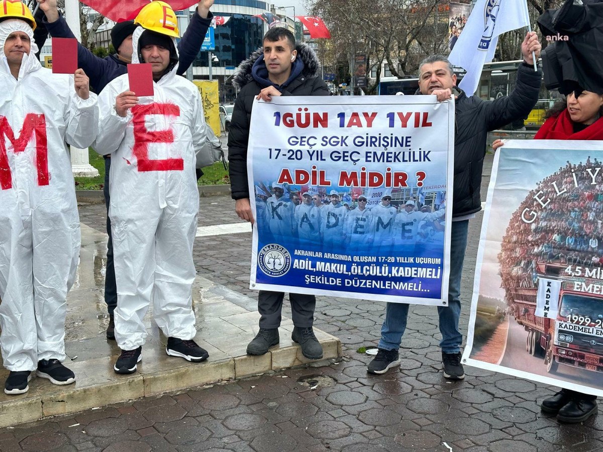 emeklilikte kademeye takilanlar istanbulda miting duzenledi 1 Sjw6m47V