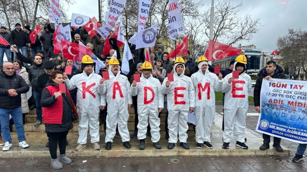 emeklilikte kademeye takilanlar istanbulda miting duzenledi nqlPH5PY