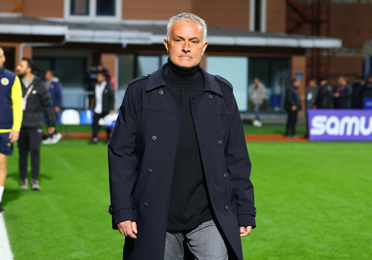 fenerbahcede cift forvet karari mourinho sistemi benimsedi 0 3m1i9UKs