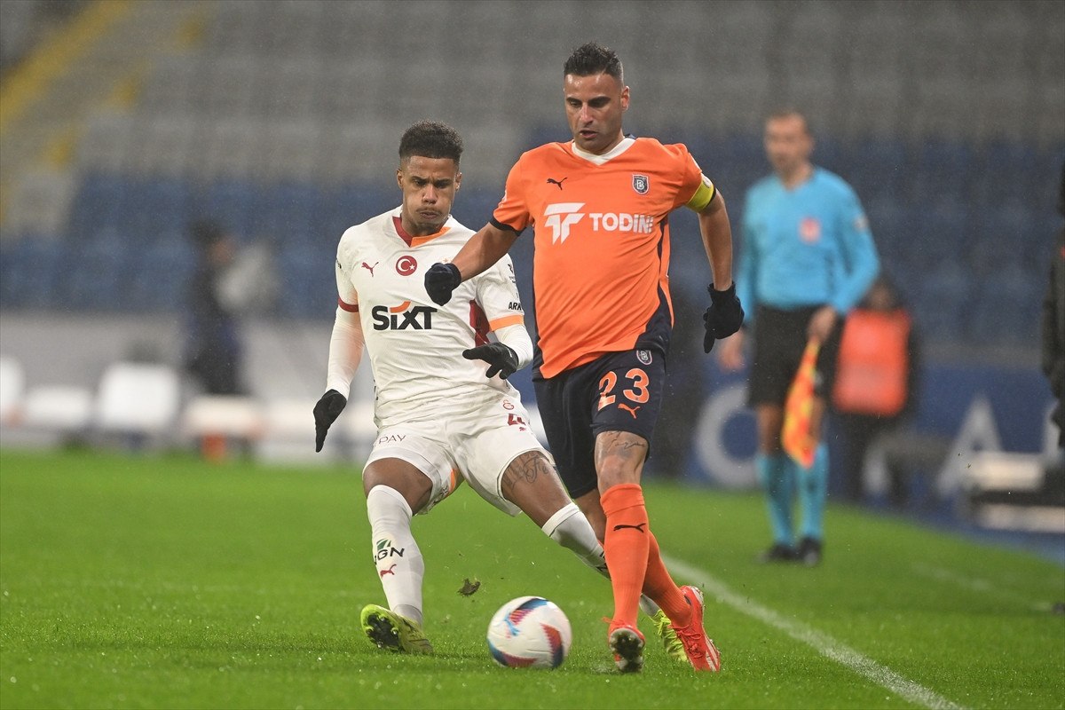 ismail jakobs atmosfer cok iyi gidiyor 0 VLiG1KVn