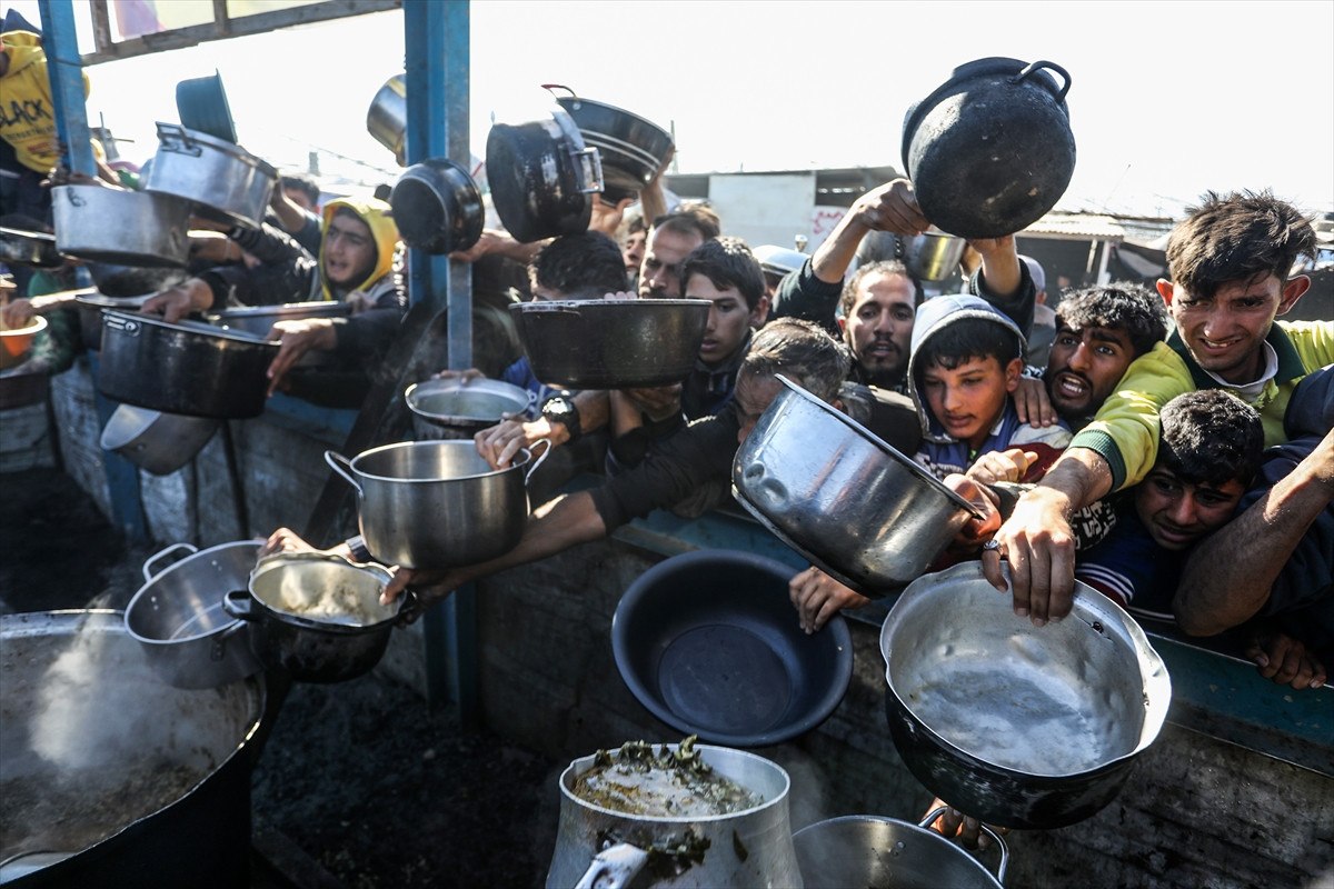 israil saldirilari ve ambargosu altindaki gazzede aclik ve susuzluk krizi yasaniyor 4 GQGgiB5d