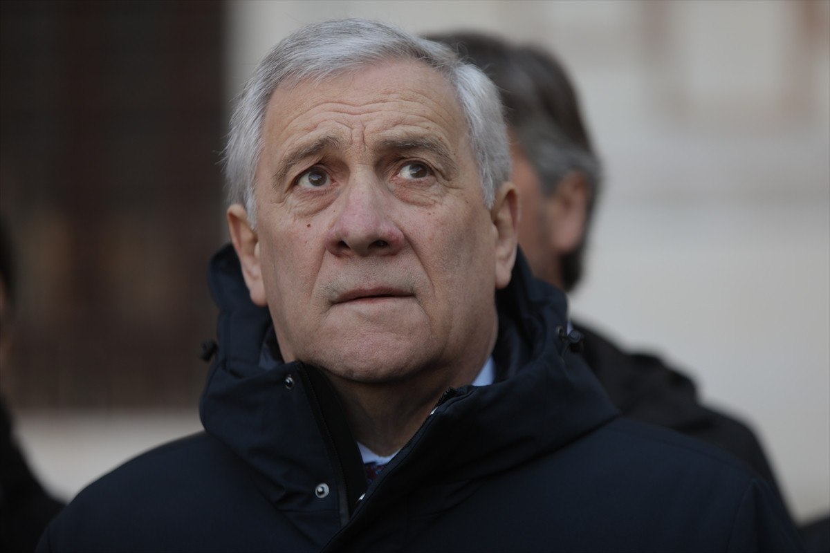 italya disisleri bakani antonio tajani emevi camiini ziyaret etti 4 Zkwf3yEj