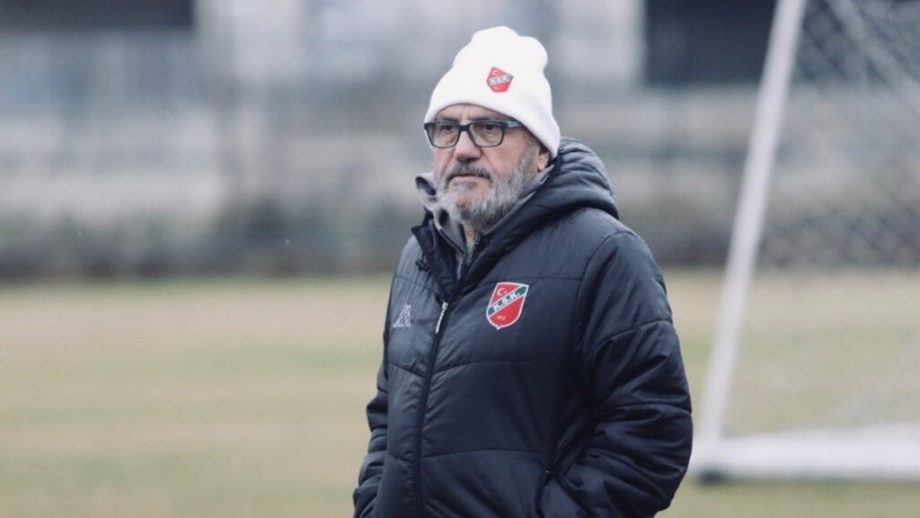 karsiyakada mustafa resit akcay gorevinden ayrildi udcvJjb7