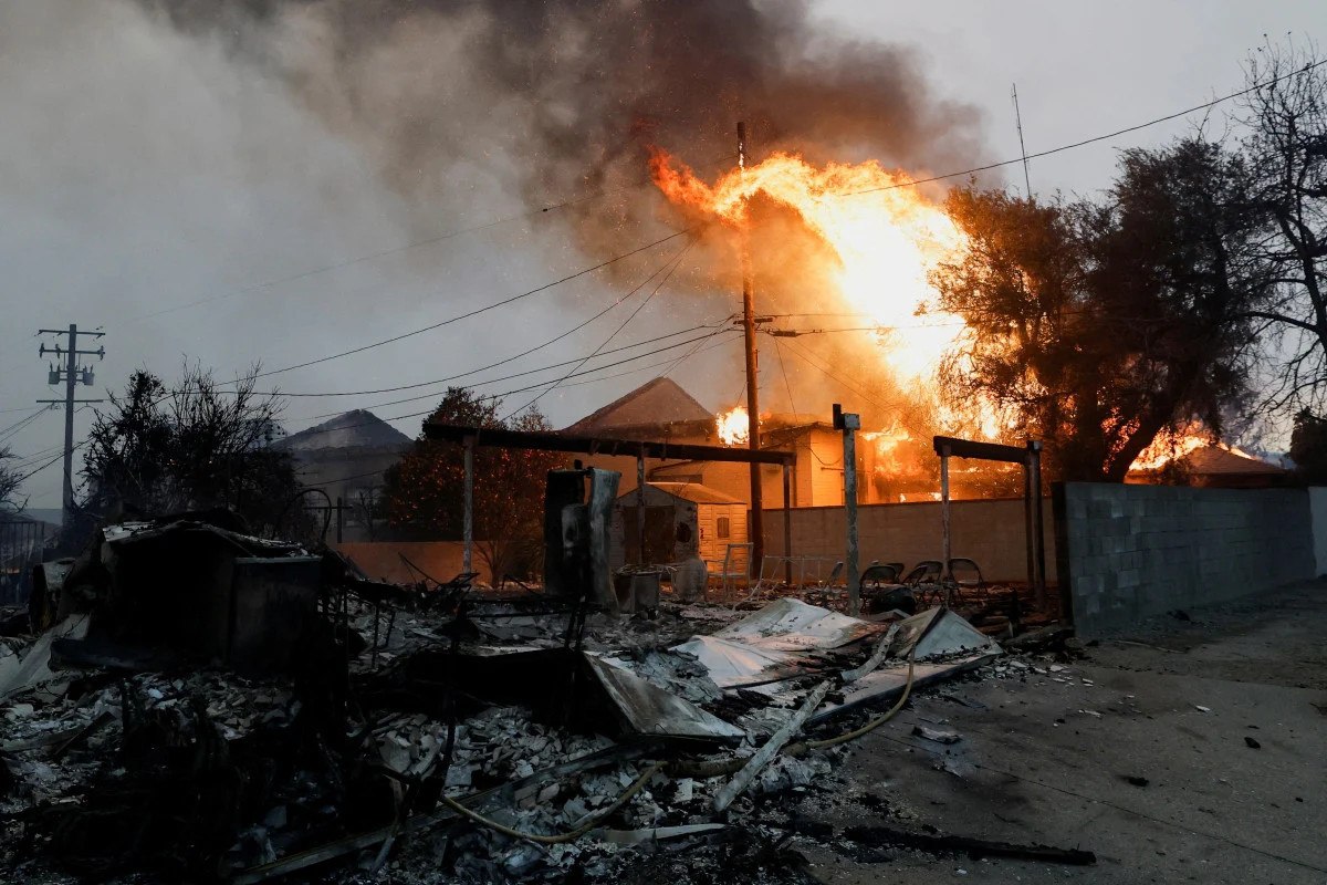 los angeles yangini suruyor 166 bin kisiye tahliye uyarisi 1 Z9czafub