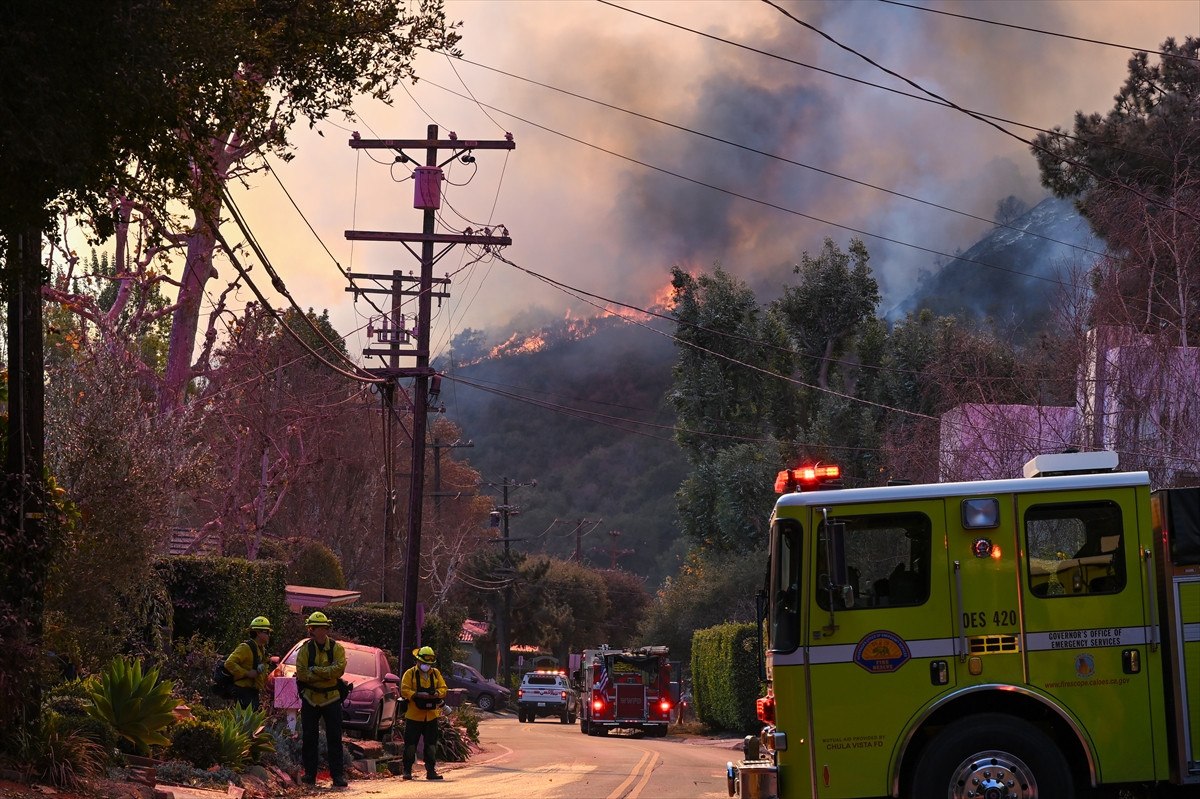 los angeles yangininda evi yanan turk unluler 3 7R4ymZzb