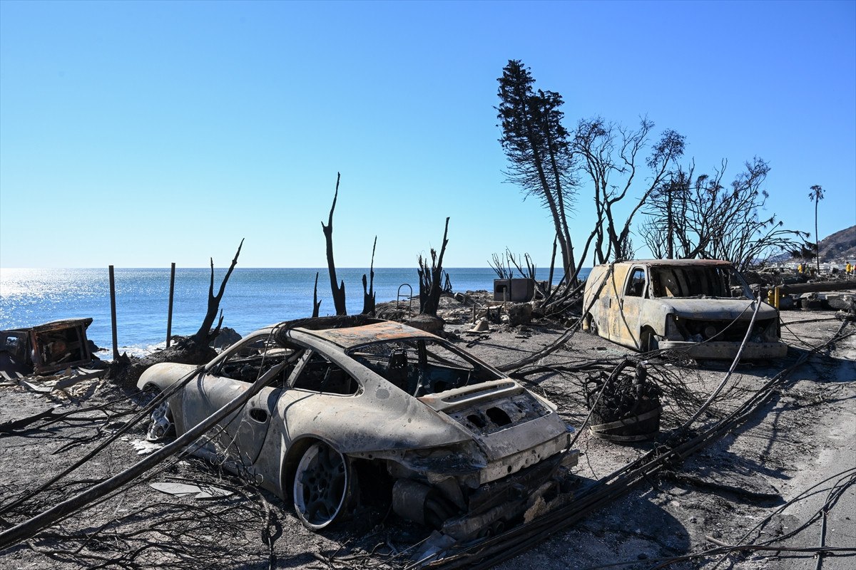 malibu sahilindeki bircok ev yanginlarda kul oldu 12 cOJF4eiN