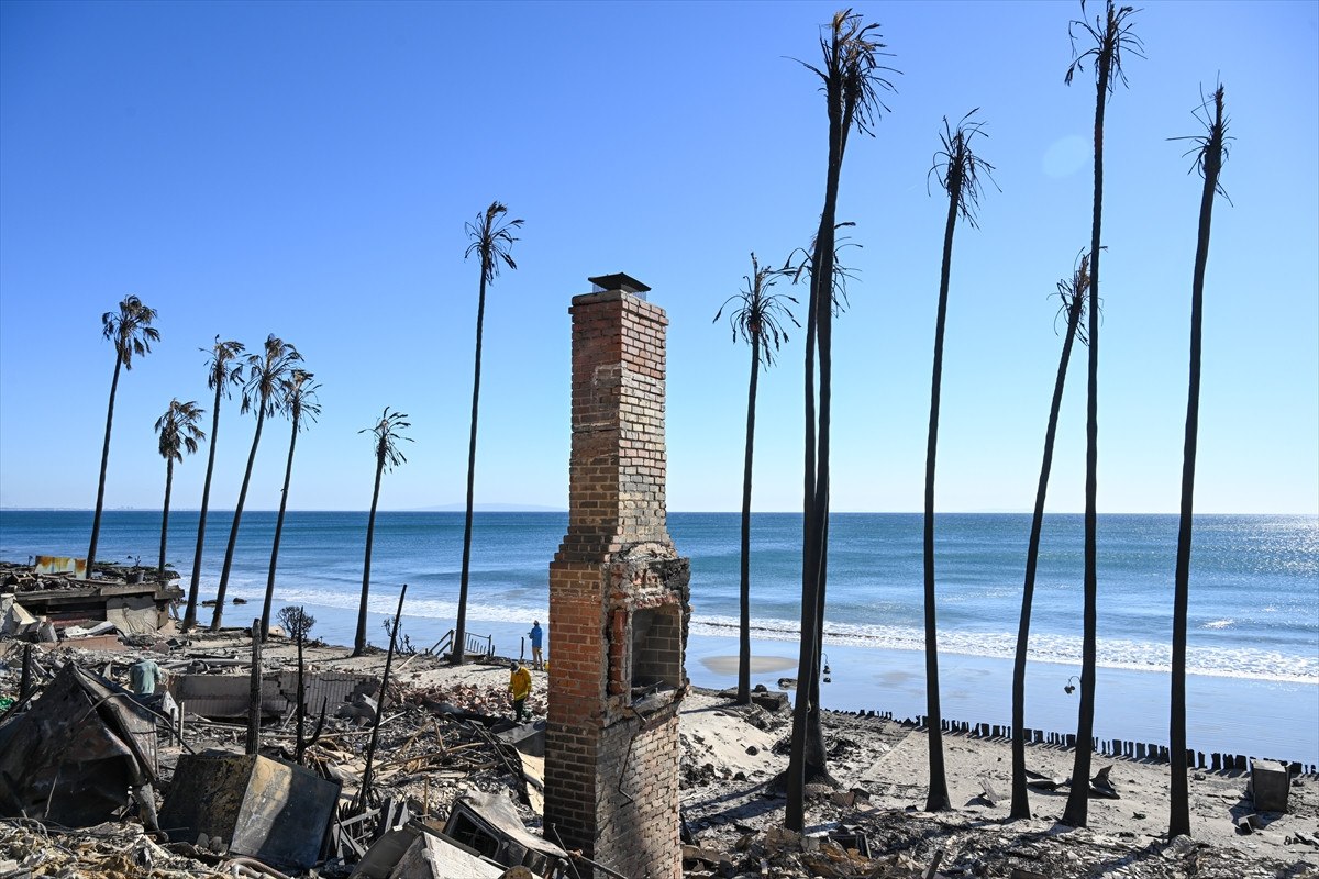 malibu sahilindeki bircok ev yanginlarda kul oldu 24