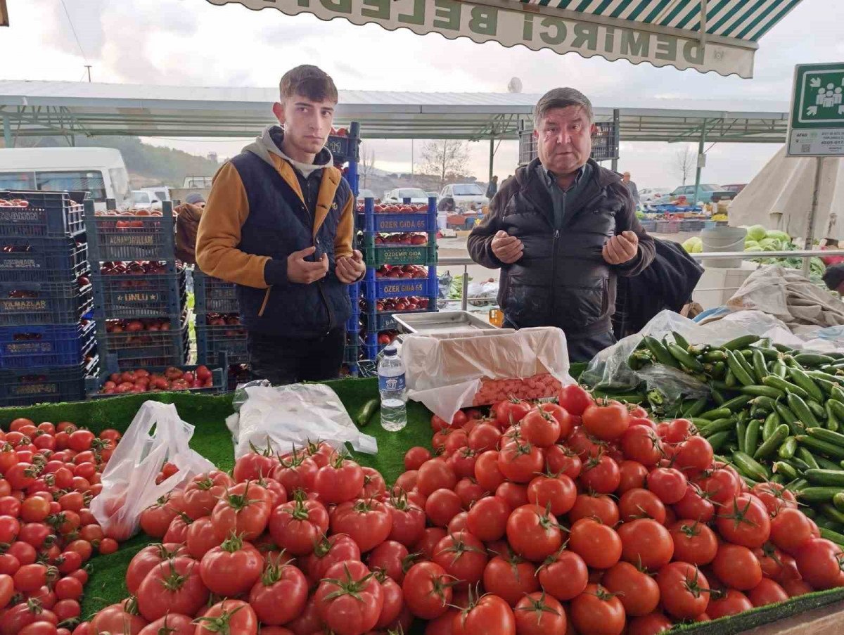 manisada yuz yillardir suren gelenek pazar dualarla aciliyor 0