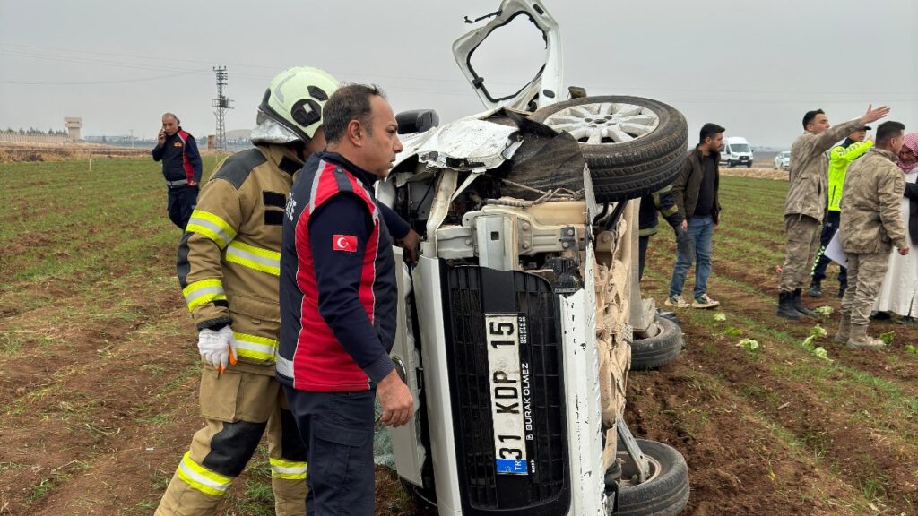 mardinde hafif ticari arac tarlaya uctu 2 olu 4 yarali Enp9ZFOk