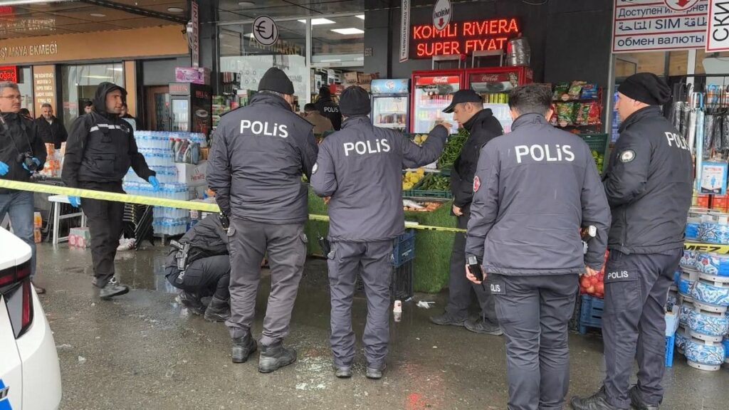 rizede oglunun darp edildigini iddia eden kadin market calisanina silahla saldirdi 8dkLSFVZ