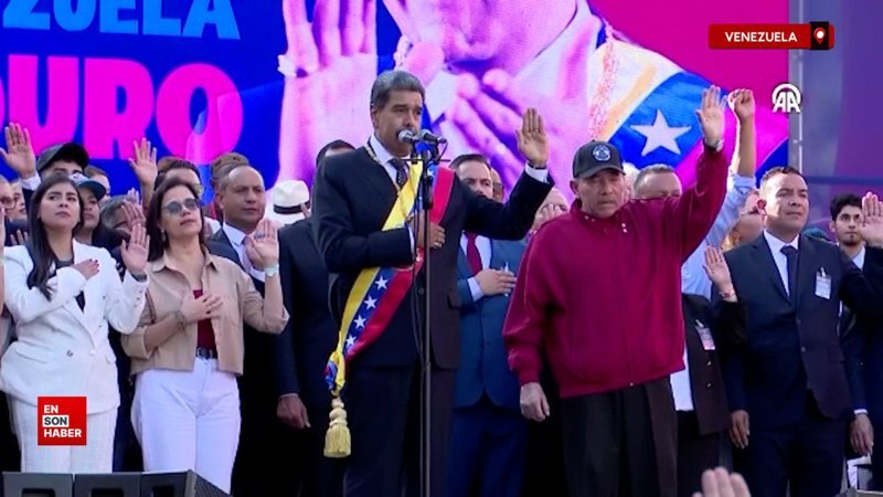 venezuelada yemin toreninden sonra maduro destekcilerini selamladi 3Slmi9UG