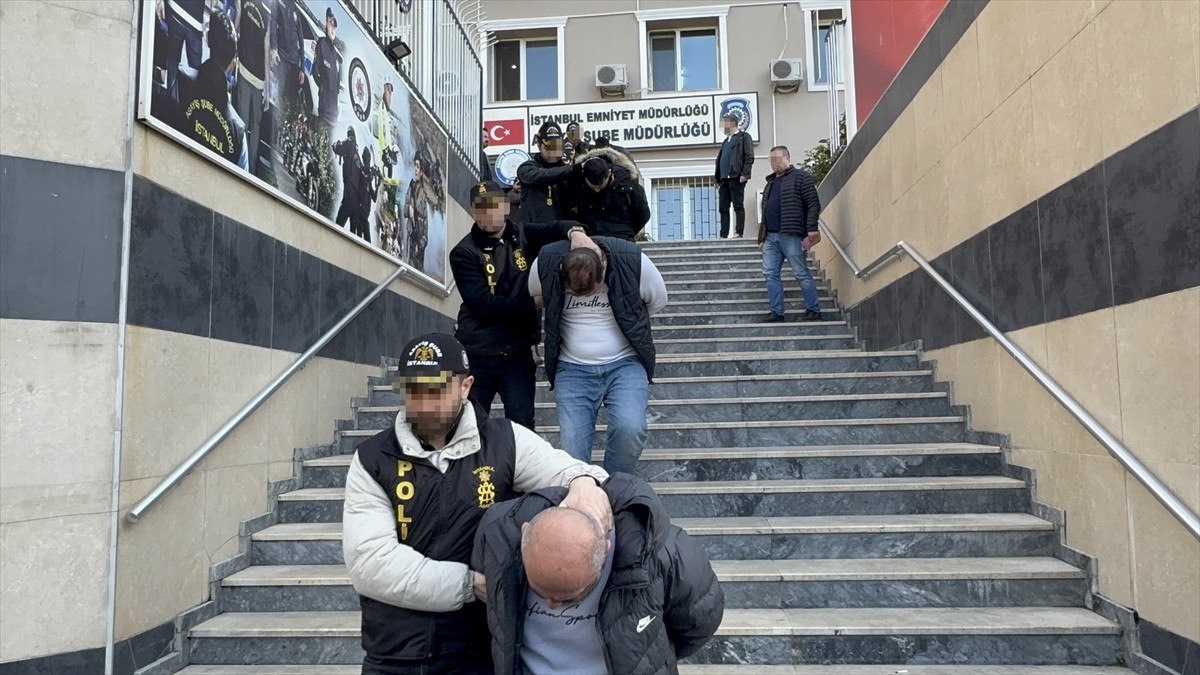 yabanci turistleri dolandiriyorlardi istanbulda taksi dolandiriciligi cetesi cokertildi 2 OX8lNuqh